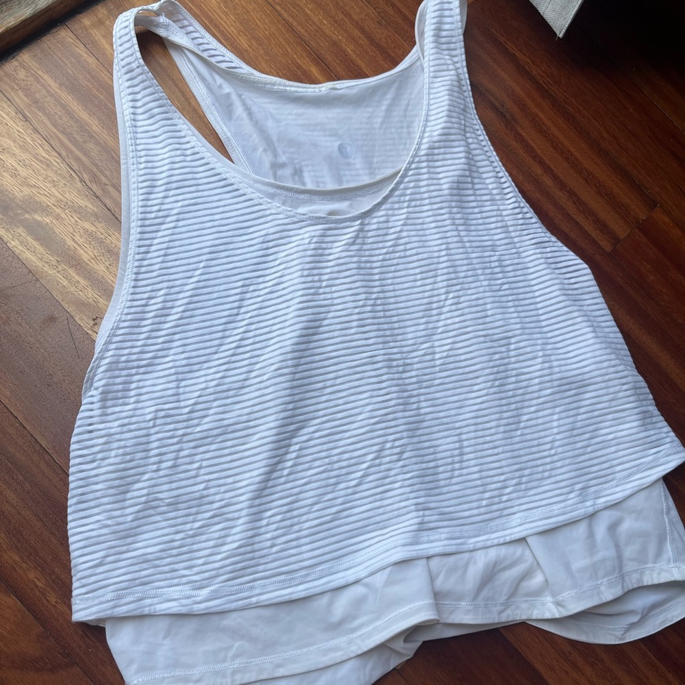 Bundle of two Lululemon tank tops!